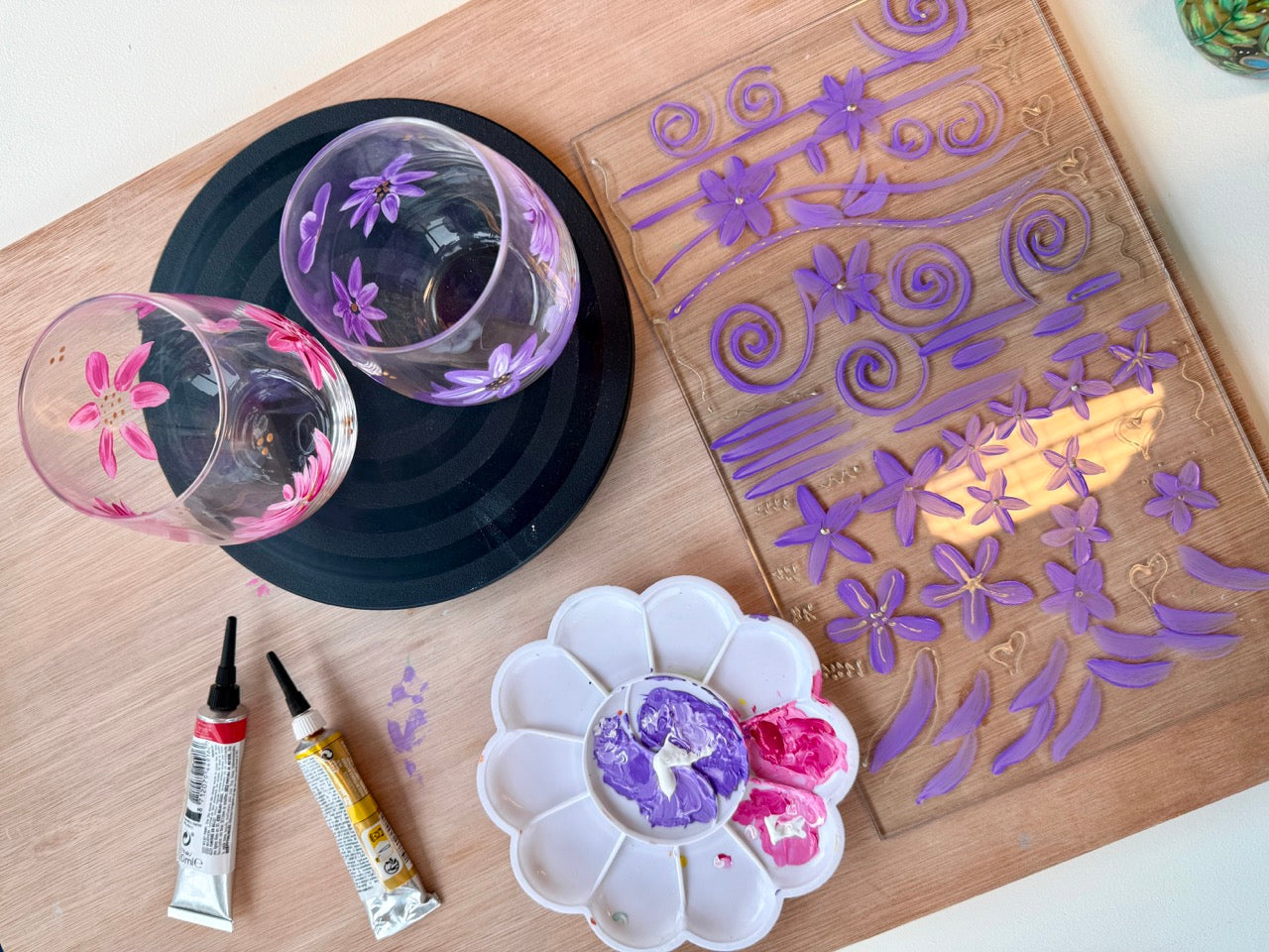 Glass paint: decorate your own festive glasses!