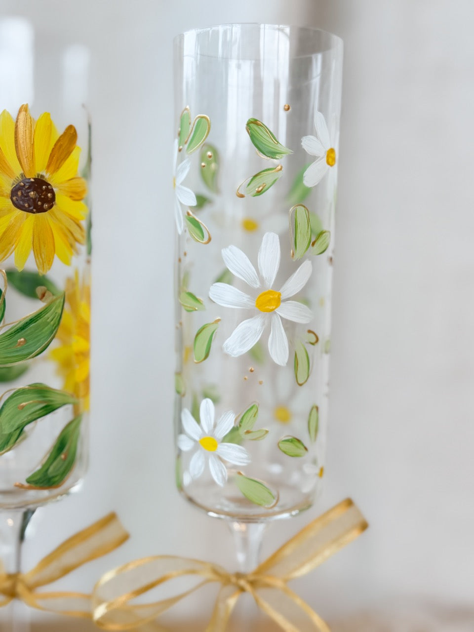 Hand-Painted Champagne Flutes daisy